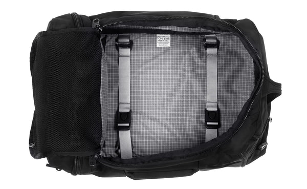 An open Techonaut 30 with a Black exterior and a Northwest Sky (grey) interior.